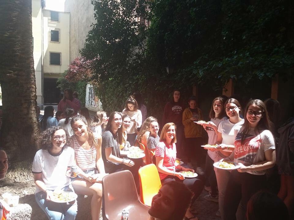 CMayorSantafe's tweet photo. El domingo 6 de mayo disfrutamos de un día de convivencia en el patio y de una deliciosa paella. 
¡Sin duda, pronto repetiremos! https://t.co/ROJyYEN5I4