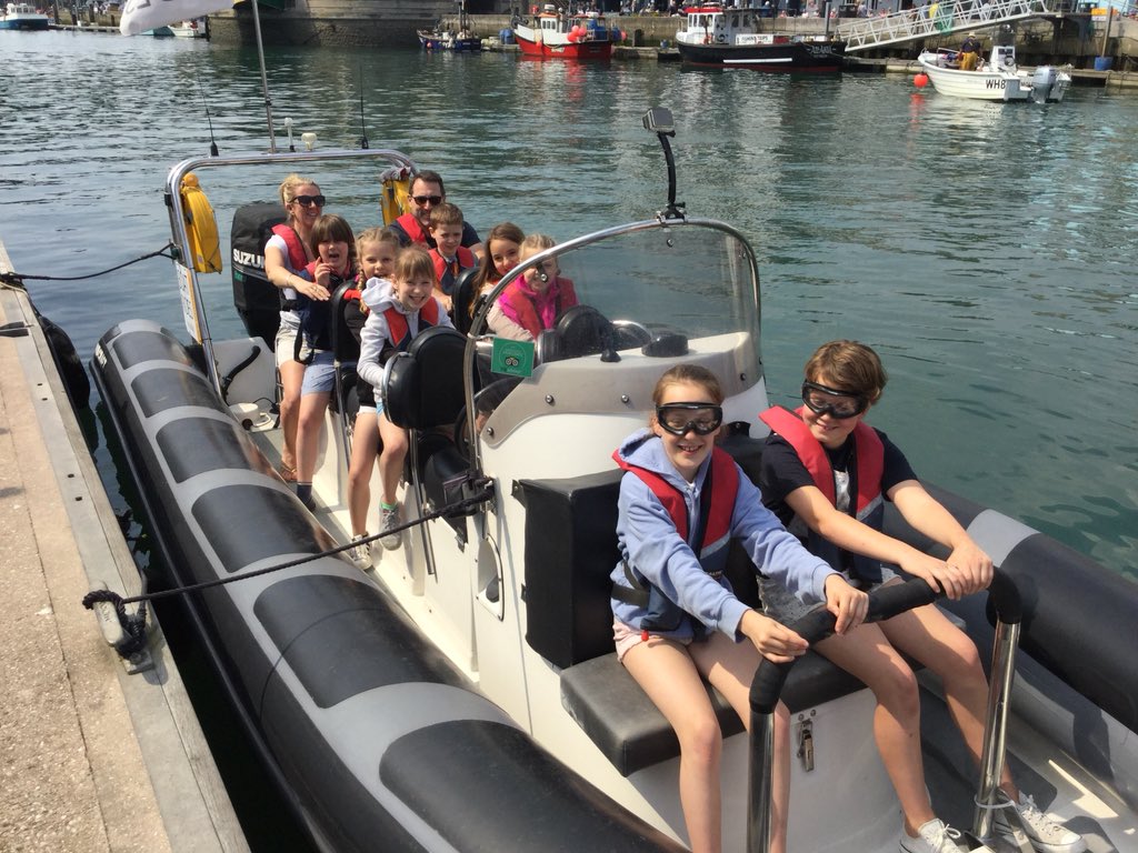 DunLibrary's tweet image. Group 2 have arrived! Out on our ‘bay blast’ in Weymouth Harbour