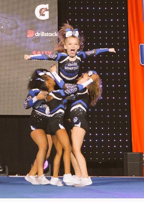 Happy Happy Birthday 🎉 to this beautiful mini! Hope you have a day as wonderful as you are!!!