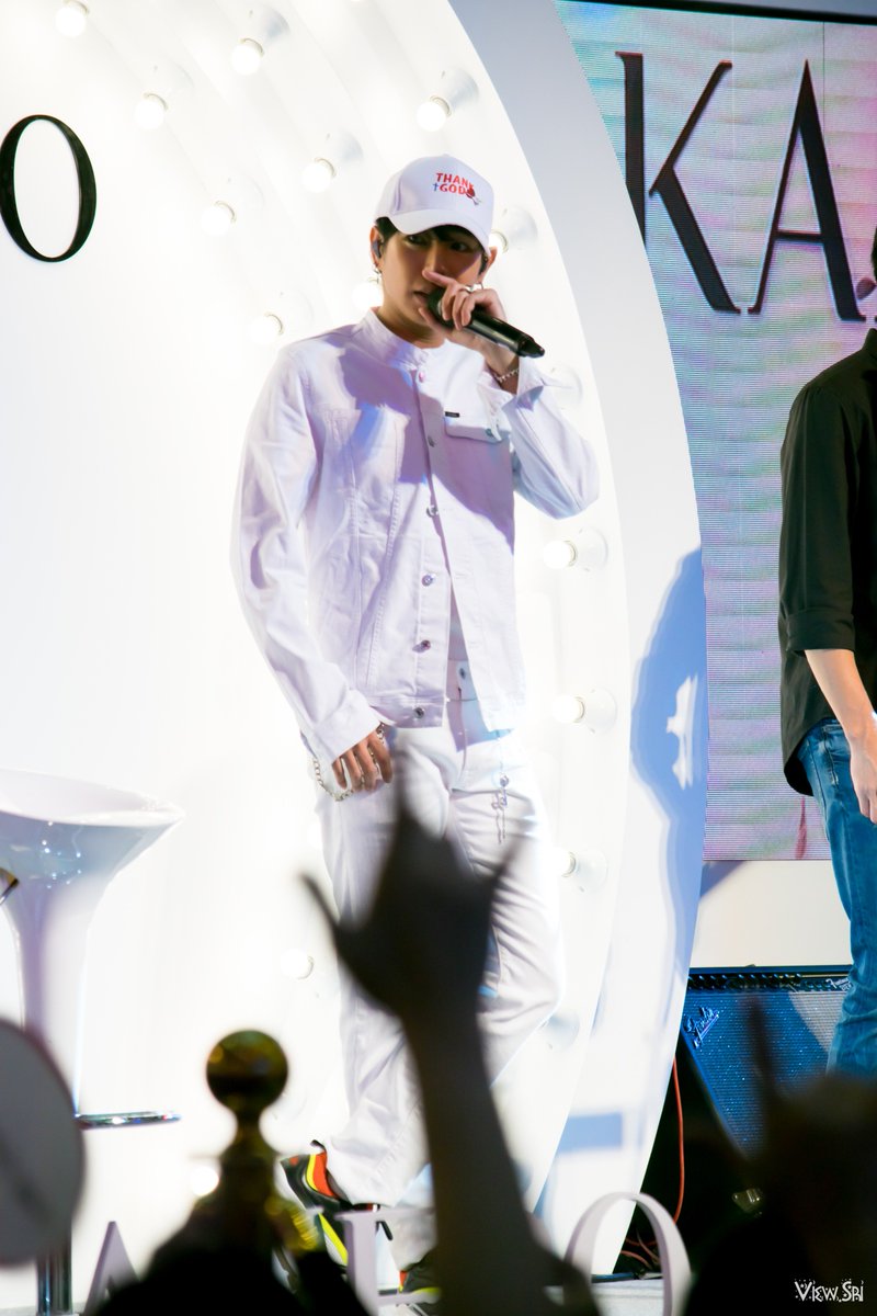 ViewZiiKudpho's tweet photo. แต่งรูปว่ายากแล้ว คิดแคปชึ่นนั้นยากยิ่งกว่า 🤣🤣🤣
#เป๊กผลิตโชค
#PeckPalitChoke
#PalitGallery
#KANEBOxPeckPalitchokeConcert
#ViewSri https://t.co/zDBQgoJ3e7