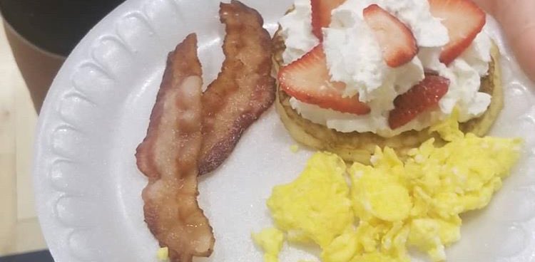 GrizzCheer's tweet photo. More pictures of our wondering breakfast the Seniors put on for us! #chhscheer #goingtomissthem #Classof2018 #traditions https://t.co/lN1XMUI0m5