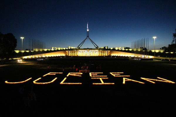 1,200 candles in front of the Australian Parliament call to free @JulianAssange #FreeJulian
