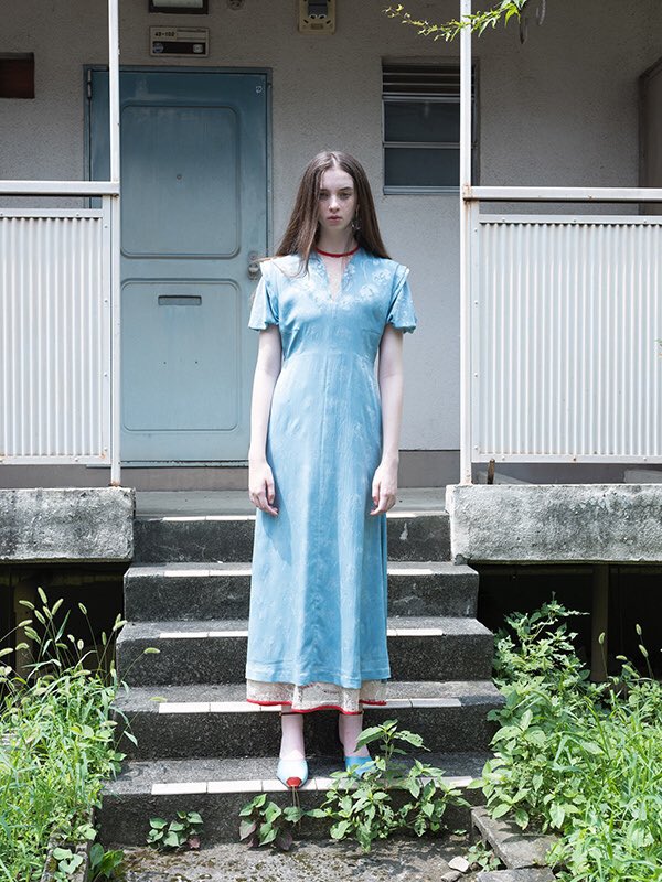 Aska Otani Reing 小松菜奈さんのmameの衣装 とっても似合ってた 今季のコンセプトは黒河内さんの わたしの集めた大切な日常 象徴的な水色は日々目にしてたビニールシートからインスピレーションを受けたそう 袖が同じ水色のドレス買ってたけど