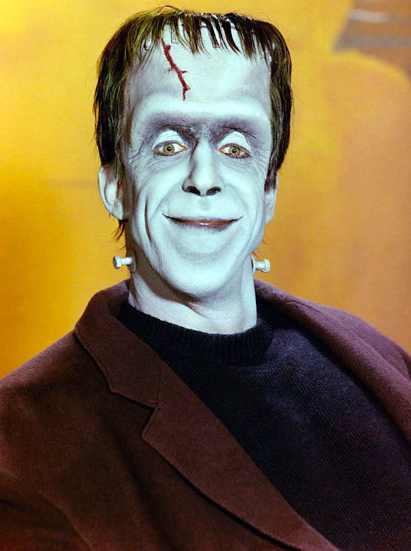 Remembering 6⃣0⃣s #Legend #FredGwynne🇺🇸 AkA #HermanMunster👻Are you a Huge👍#Fan of #TheMunsters🦇 Is it still a #Cult Classic #TvShow📺⁉️