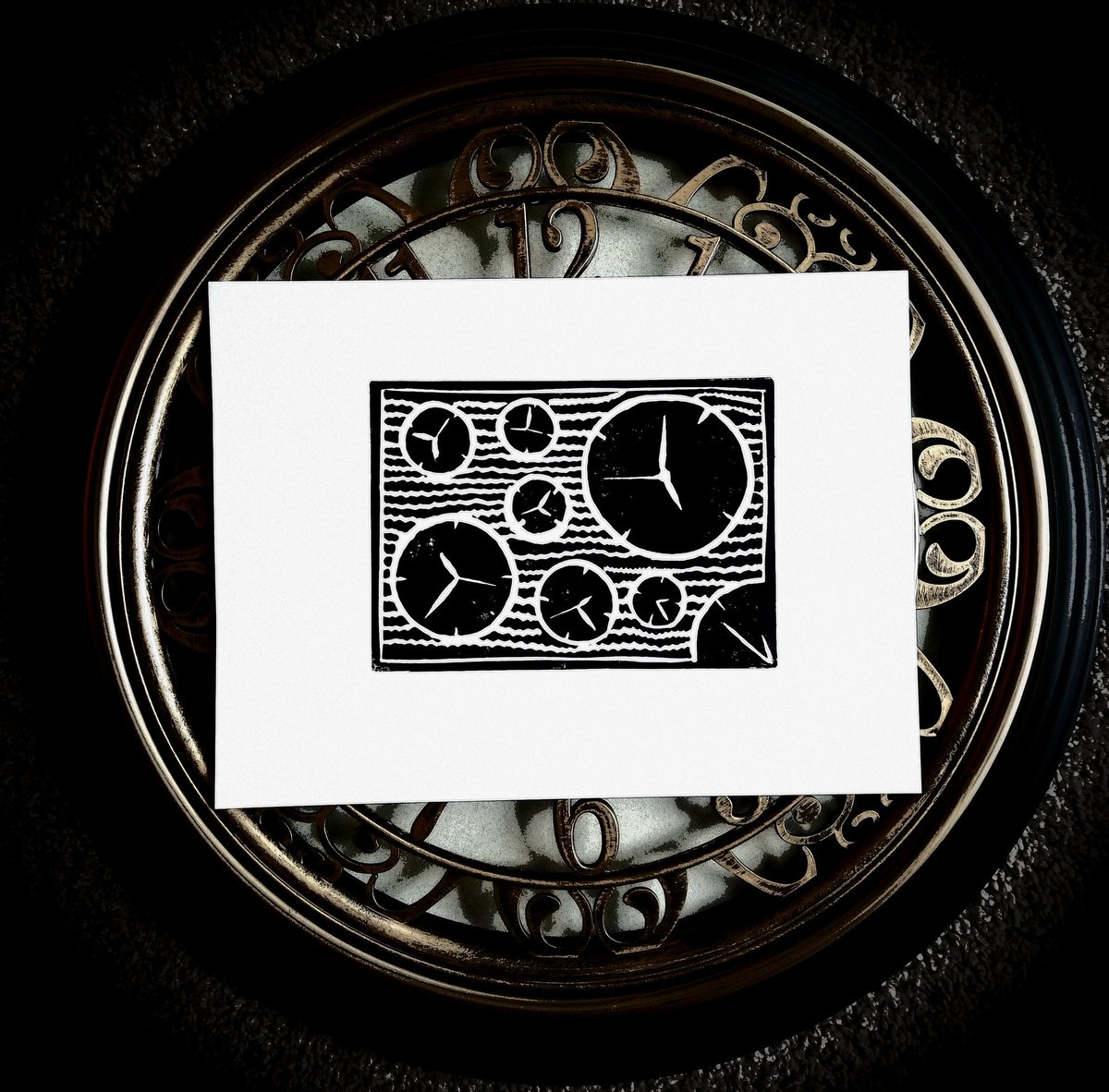 Denismh's tweet photo. The removal of analog clocks from classrooms inspired this quick print. It's sad when the clock itself is "lost in time".
___
#blockprinting #art #artprint #design #artfam #lostintime #amateurartist #Clock #time https://t.co/9dUYvKdxUS