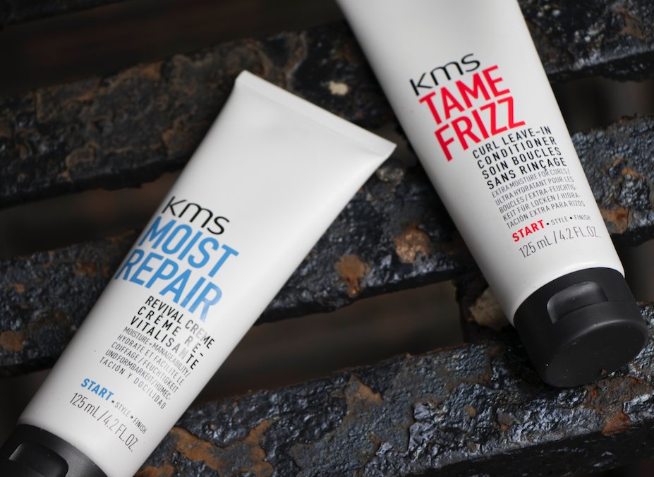 Lift curls to life and kill those frizzy flyaways with our MOISTREPAIR Revival Creme + TAMEFRIZZ Curl Leave-In Conditioner.