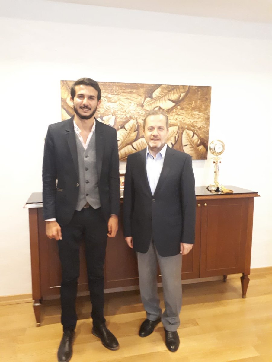 Öğrenci Konseyi Başkanımız Mustafa Boran, Başkan Yardımcımız Ali Emre Kara ve Basın ve Yayın Başkanımız Mehmetcan Can mezuniyetleri öncesi, Sayın Rektörümüzü ziyaret etti.