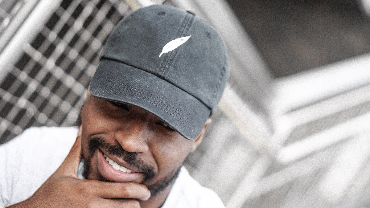 holymosxs's tweet photo. Through the ups and the downs you gotta smile through it all... Handle ya business and don’t let them see you sweat... #Lsly #Lslyclothingco #mondaymotivation #streetfashion ✌🏽⚫️⚪️ https://t.co/nJSB2QYnGh