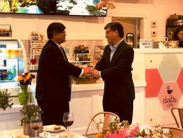 immigrantreform's tweet photo. A big THANK YOU to everyone who came to support #JohnChiangforGovernor2018  at #Dotscafe! https://t.co/Yty1uksyN1