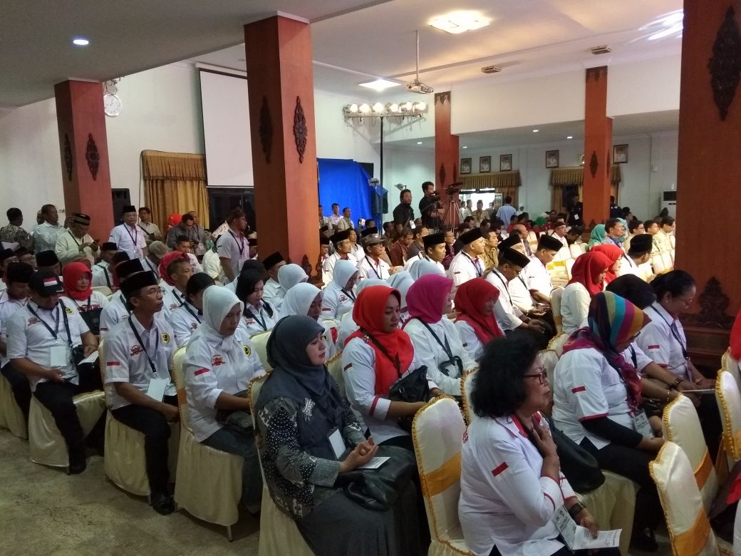 Enicandrawati1's tweet photo. Debat publik cabup &amp; cawabup kab. Karanganyar 2018 https://t.co/RwpuO9XOAm