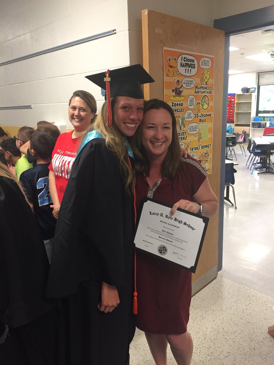 ryleraiders's tweet photo. Honorary Diploma presentations #5  @MannElementary !! #SharetheOrange #Gratitude https://t.co/Jkqy1ClpCB
