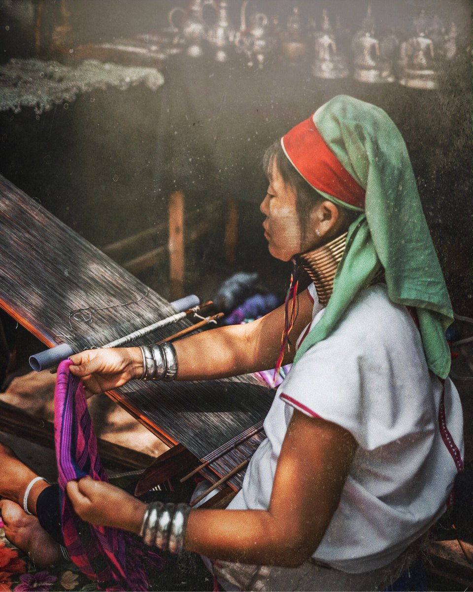 ShemMD's tweet photo. A Karen “Long Neck” tribe woman at Htilominlo Temple in Bagan. The Karen tribe is an ethnic minority of Myanmar, we were lucky to meet one of them!
➖
📸 spot: Htilominlo Temple, Old Bagan, Myanmar.
➖
IG: shem_arciel
#travelfore
#longnecktribe #karentribe #tribe #bagan 
#myanmar https://t.co/Ww9Bhjgt5C