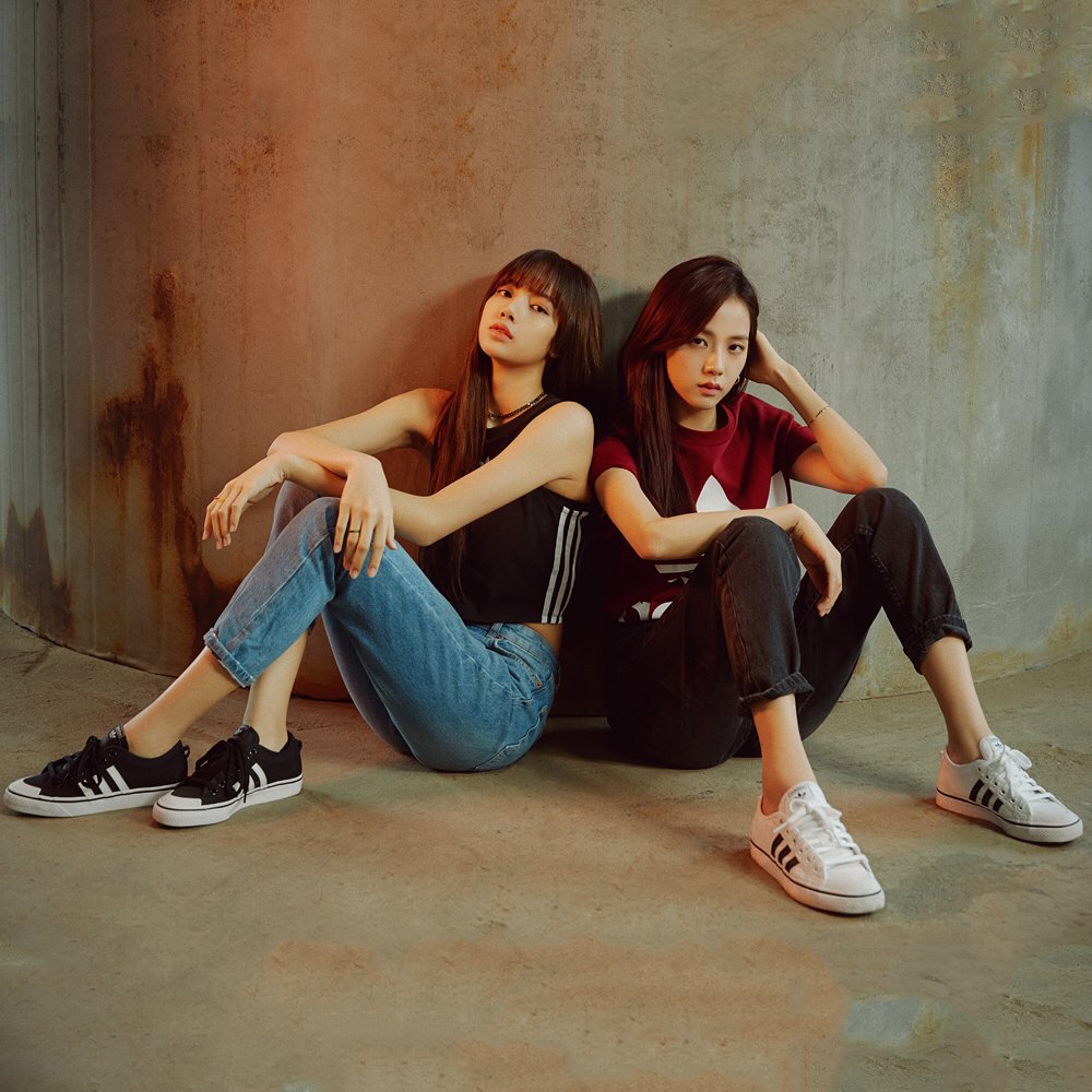 lalisagram_'s tweet photo. [180519] #BLACKPINK #블랙핑크 #adidas #아디다스오리지널스 #니짜 #ZX8000 #아디컬러 @Originals_kr https://t.co/Z1jOmK1LkR