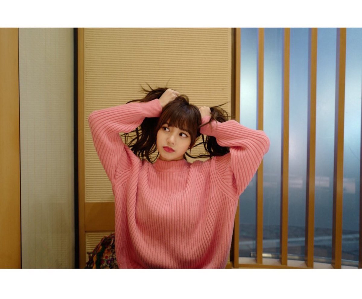 lalisagram_'s tweet photo. [180521] #BLACKPINK #LISA #블랙핑크 #리사 💗🚕💨 https://t.co/FMQngswxHR