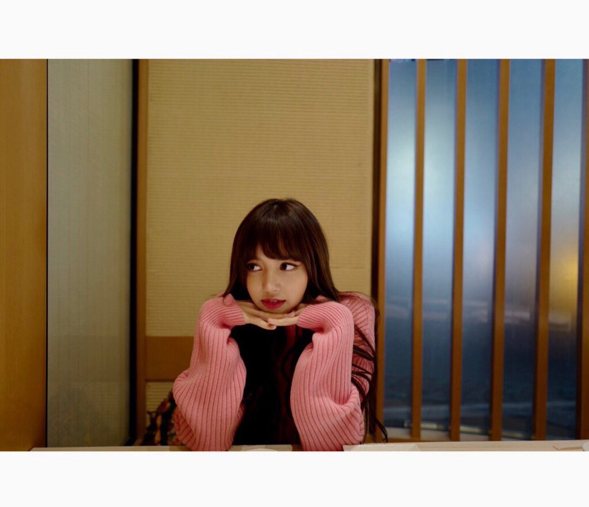 lalisagram_'s tweet photo. [180521] #BLACKPINK #LISA #블랙핑크 #리사 💗🚕💨 https://t.co/FMQngswxHR