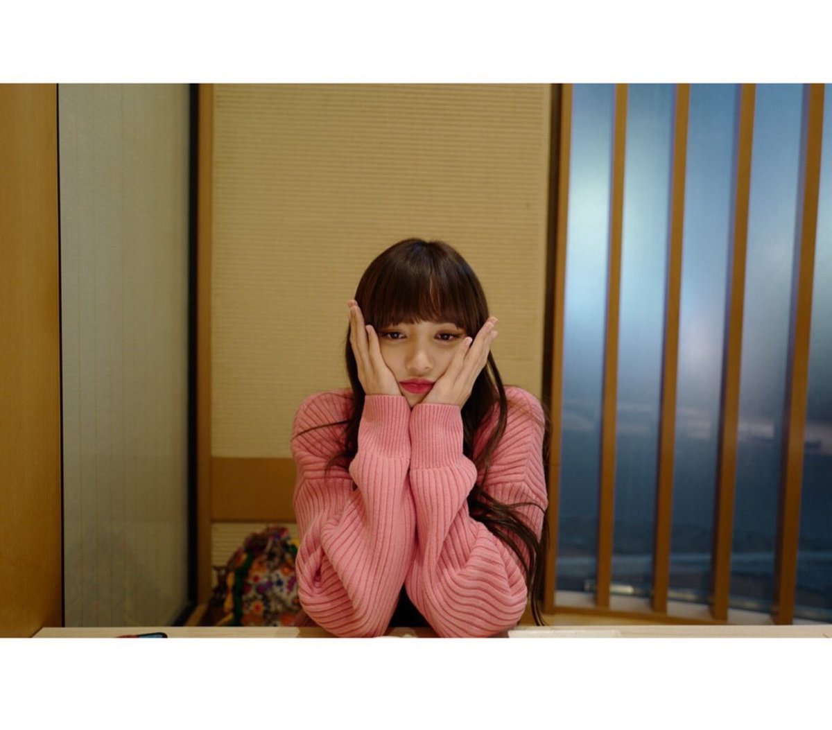 lalisagram_'s tweet photo. [180521] #BLACKPINK #LISA #블랙핑크 #리사 💗🚕💨 https://t.co/FMQngswxHR