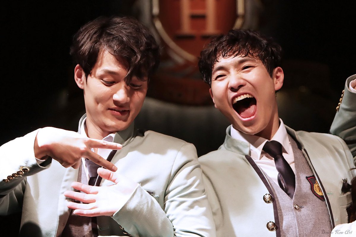 qmffnek0's tweet image. 180517 연극 #B_Class 커튼콜 사진

치아키 #김대현

이수현 #조풍래