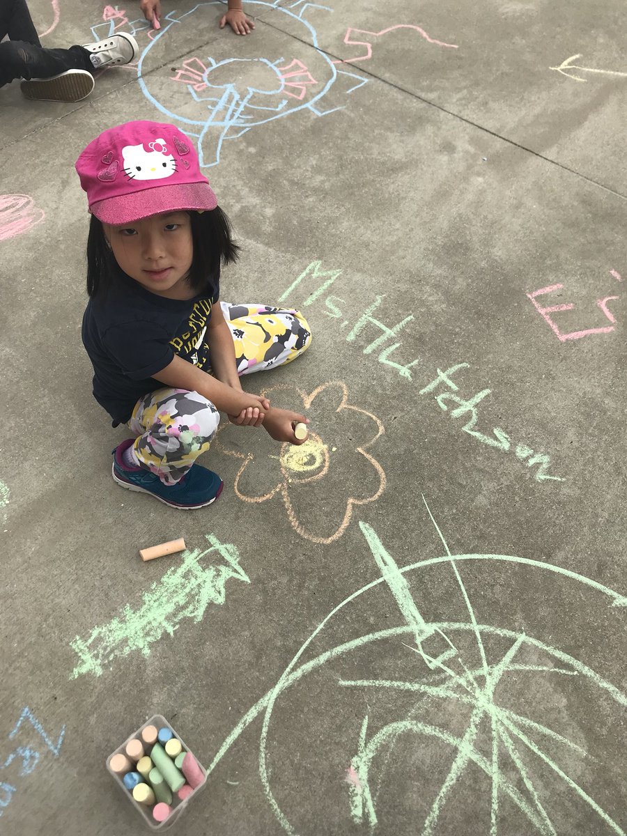 MsHKinderCrew's tweet photo. Countdown to Summer Break ππ Day 14 = Sidewalk Chalk Party!!! πππβ€οΈ #littleartists #funmess #eoyfun @LindseyElem https://t.co/3cwVsoF7yZ