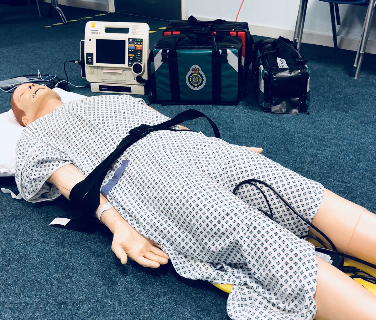 UniSurrey999's tweet photo. Setting up for tomorrowโs ALS OSCE... #studentparamedics #osceready #ambolife ๐โค๏ธ๐ https://t.co/xJHwbhVzPM