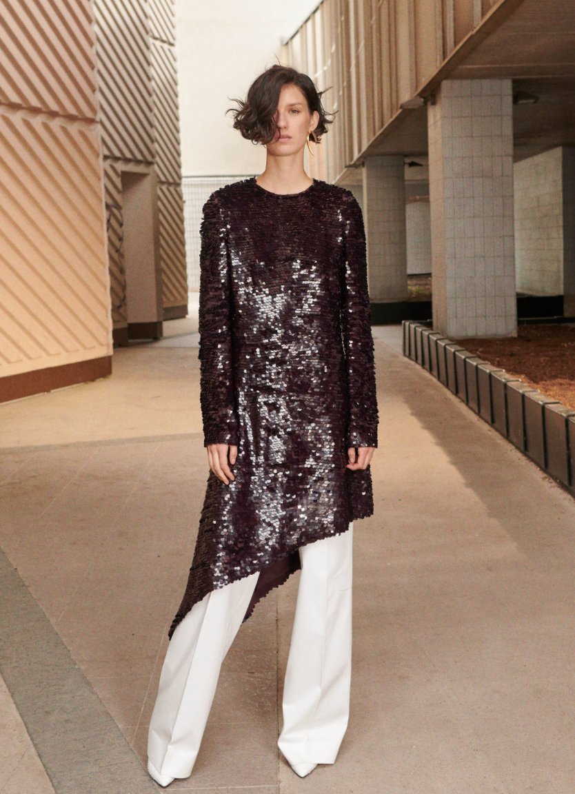 PrimaDarling's tweet photo. After the success for the dress what's next for Givenchy? If Resort'19 is any indication I see a continuation of simplicity...
https://t.co/UL0ZPQsVl7 #Fashion #resort19 #Givenchy #PrimaDarling #styleblogger https://t.co/B5FpPVd2ln