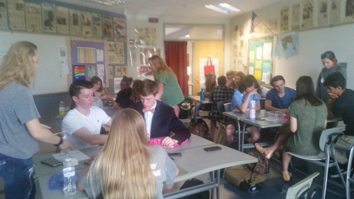 hawkhistory2107's tweet image. In APUSH this week, we are working on presentations, a key life skill, and also skills needed to be successful adults. So, some topics students decided were important and are presenting on today include organization, how credit and investing work, and how to cook a nice meal.