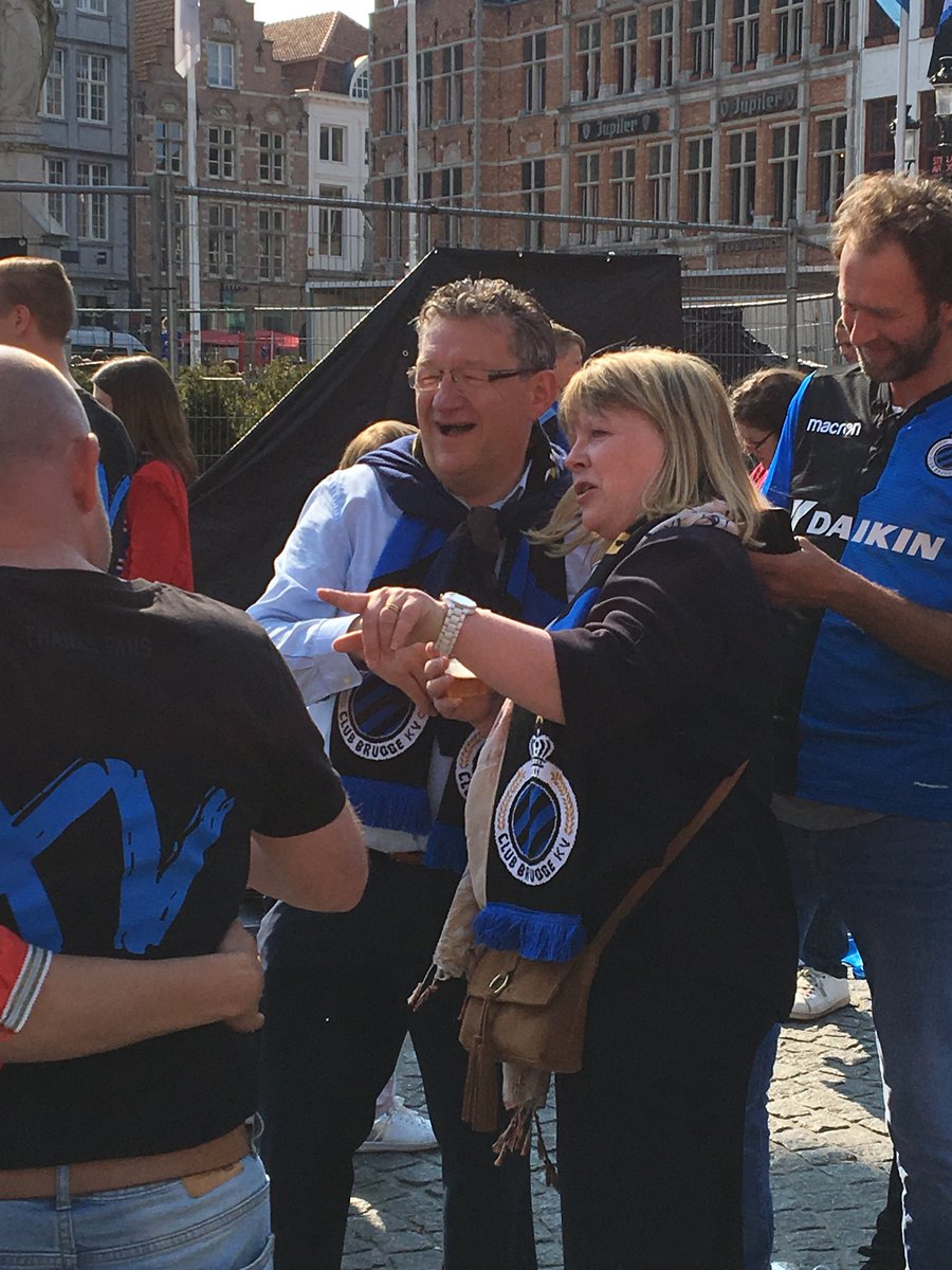 Stijn2306's tweet photo. Renaat, mag Dirksje overpakken? #clubshout https://t.co/mFm0UFjcUU