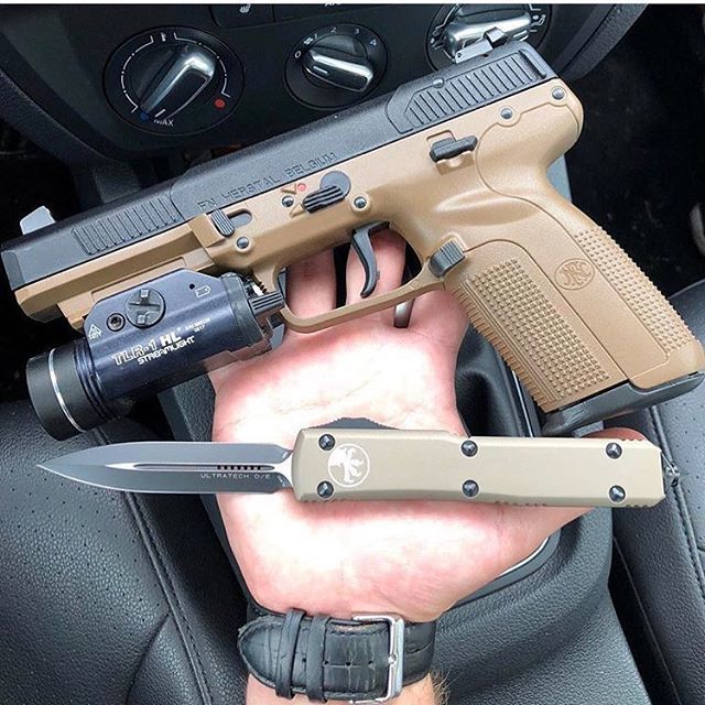 FN Five-Seven with a Microtech Ultra? I think so!👌
*
*
*
@fnh_usa @streamlightinc <a href="/microtechknives/">Microtech Knives</a> *
*
*
#edc #pocketdump #ccw #pewpewlife #tacticool #guns #gunsofinstagram #ready #comeandtakeit #donttreadonme #friday #love #weekend #instagood #insta… ift.tt/2KJ1Ktg
