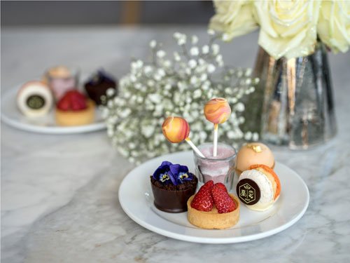 theresidentmag's tweet photo. 5 of the best #ChelseaFlowerShow inspired #AfternoonTea menus 💐🥂🍰 https://t.co/xCcG1K0GB0  #RHSChelsea https://t.co/XvLxRjPWXk
