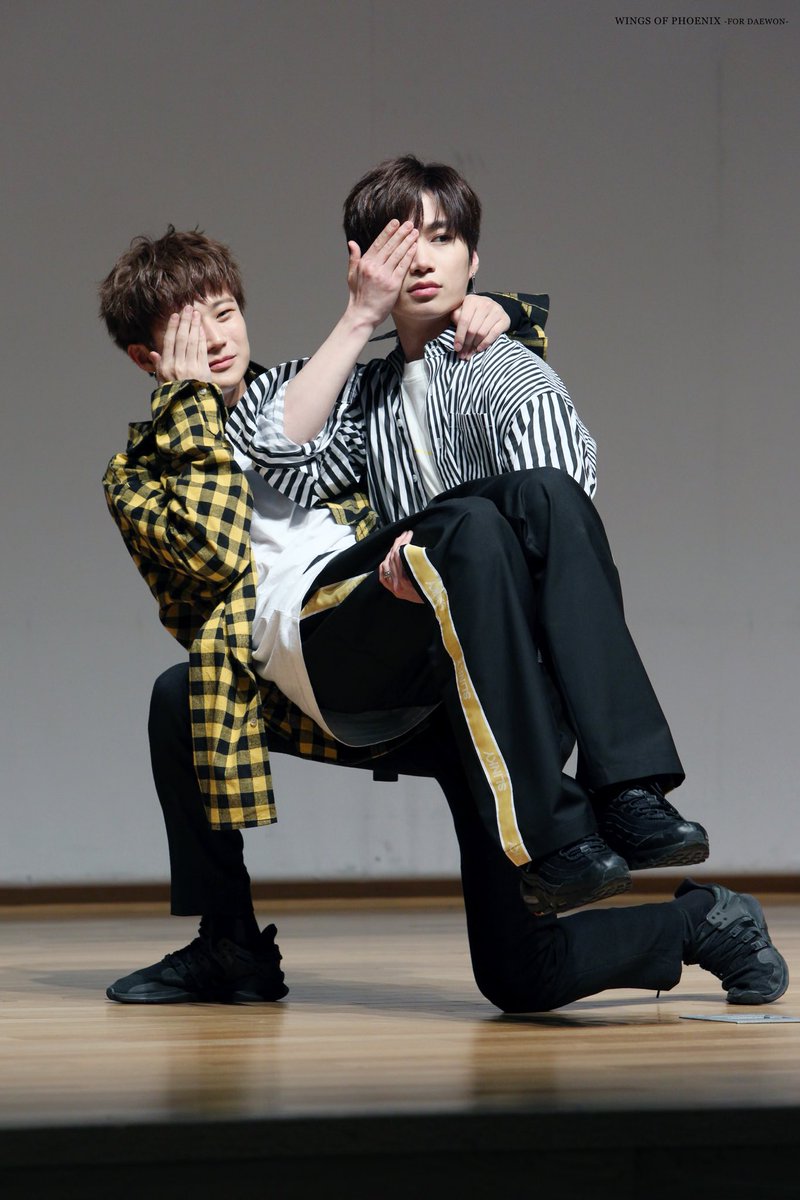 wop_317's tweet photo. 180427 동자아트홀  팬사인회

💪💪💪👼✨✨✨

#유앤비 #UNB #대원 #DAEWON https://t.co/8dWdtOCjVw