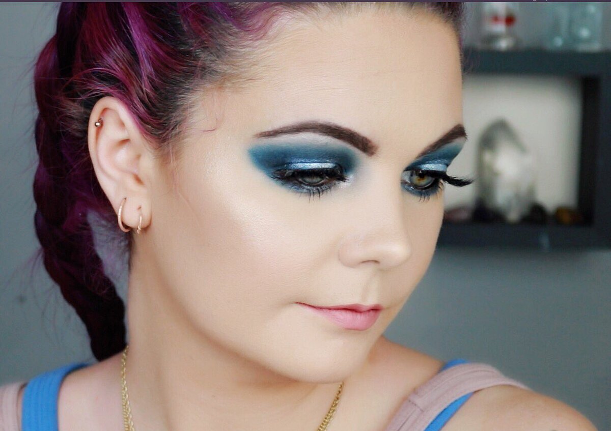 AylieRose's tweet photo. Blues!! @morphe 35B palette 😻
#makeuplook #makeuplover #makeupartist #spotlighteye #MakeupTutorial #makeupideas #makeupinspo #makeuplooks #morphe35B #wetnwildphotofocus #amazonlashes #benefitkabrow #KVDludwig #blueeyeshadow https://t.co/2KSnly8EXU