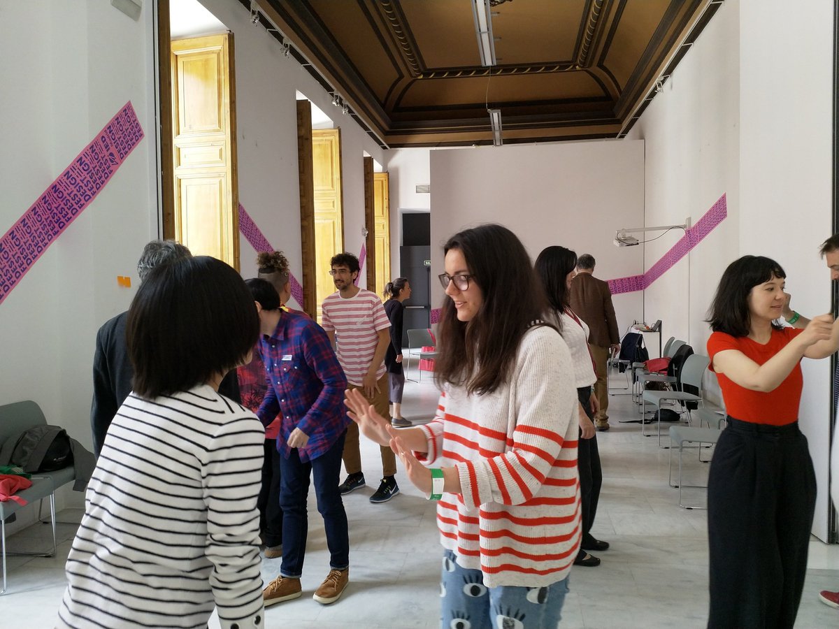 tejeRedes's tweet photo. El viernes desarrollamos un taller con profesores/as del @IEDMadrid🤗

¿Objetivo🔎? Profundizar en las caract humanas que permiten promover la #colaboración en el aula y conectar/desarrollar una #red para fortalecer conocimientos y buenas prácticas de trabajo✅ 

#IEDDesignFest https://t.co/HdgOEz0JOo