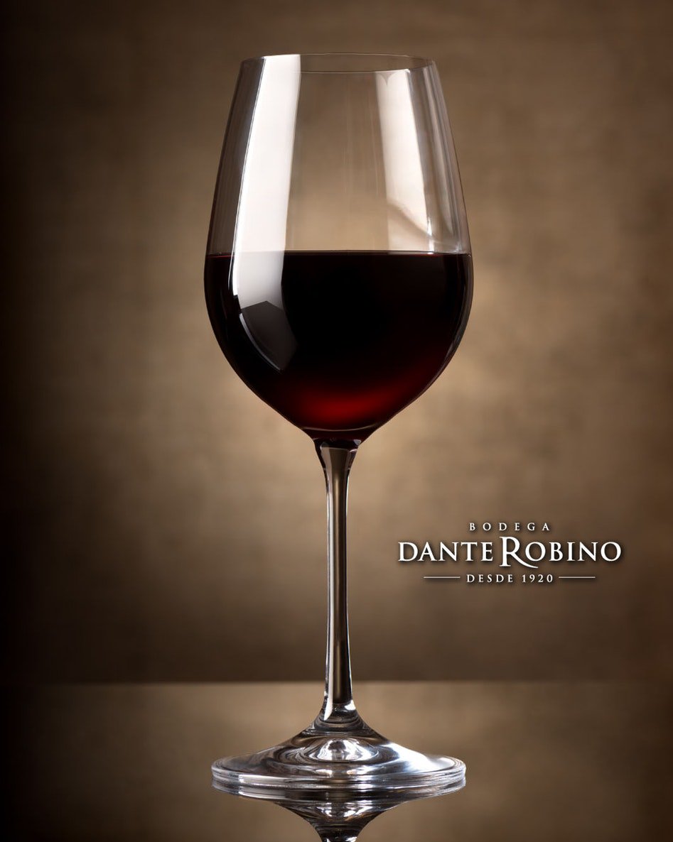 Saber disfrutar del silencio, un placer reservado para pocos.

#DanteRobino #Desde1920 #FamiliaSquassini #Mendoza #Wine #Vino
