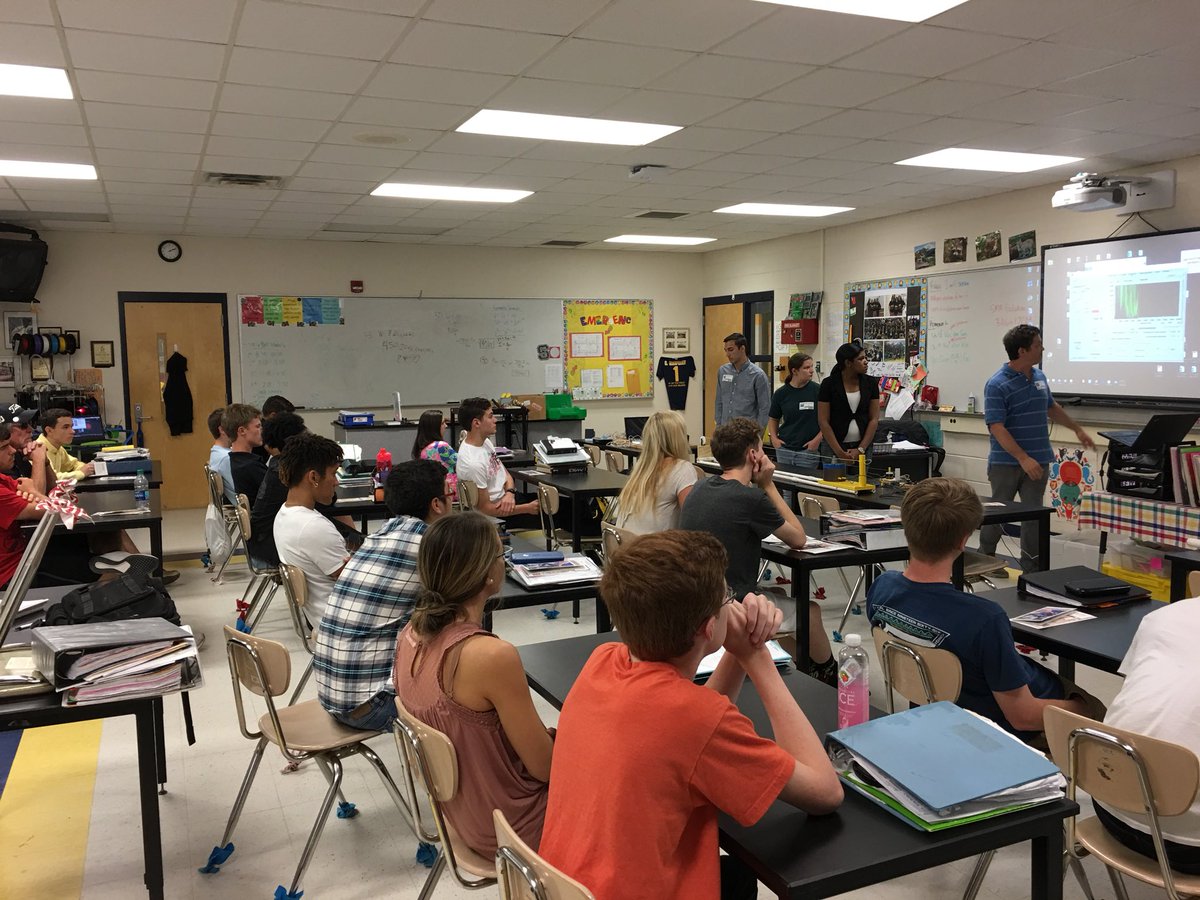 JEvans4Science's tweet photo. UNC-P applied physics guest speaker with a former CFHS grad @CapeFearHigh1 https://t.co/CeHMZPVXjV