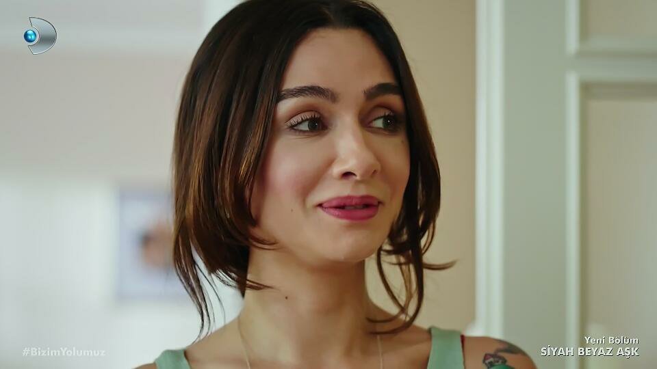 beklenenkral's tweet photo. "+Ben seni seviyorum hı
  -Ben de seni seviyorum.
  +Eyvallah"
Romantiklik Ferhat'tan sorulur. :) #SiyahBeyazAşk #BizimYolumuz https://t.co/ryS9dbopu3