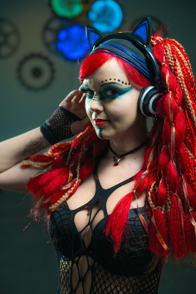 FandomBarLV's tweet photo. Even with all the electroluminescent dreams going on in town, we did grasp our own electric dreams in unity! Happy 10 years anniversary of "hearing voices" Rose! 😊 Photo by @mbkeene #MFBLV #Fandom  #Cosplay  #LasVegas #Bioengineered #Biorobotic #Ai #Robot #Android #Cyborg https://t.co/EDeuQmaDCd