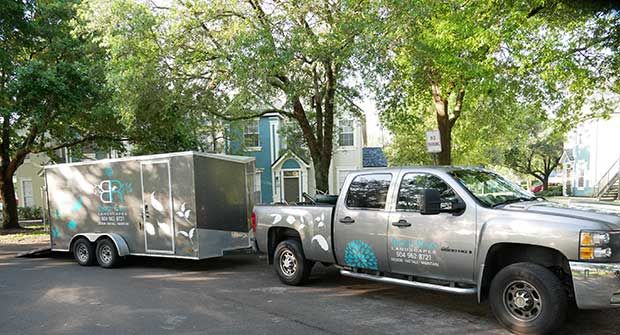 Two landscape maintenance professionals share their companies’ preferred vehicle setups. buff.ly/2IFmdhU