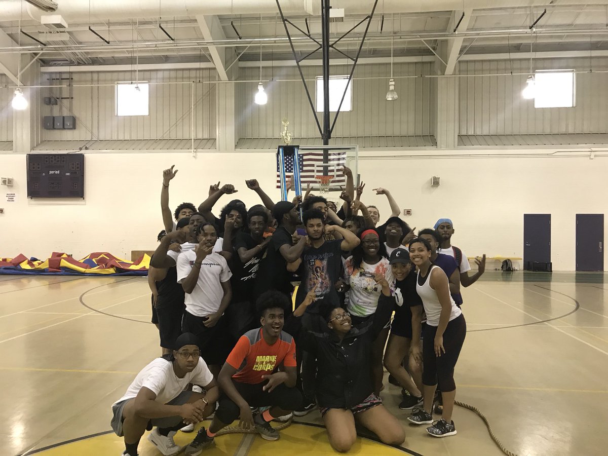 STORMDECK18's tweet photo. @RHSEncore is this year’s Senior Field Day Champs🥇💪 https://t.co/RCRiKfPINE