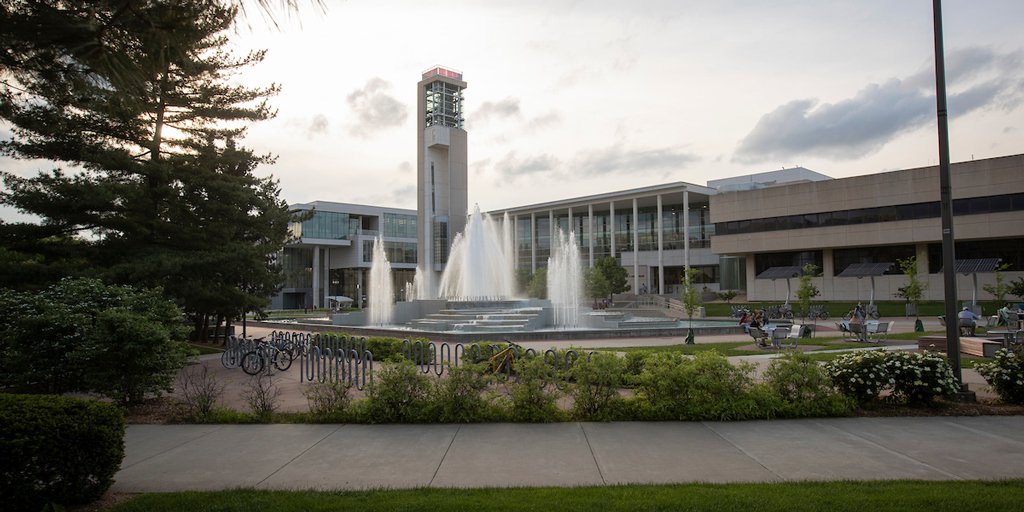 MissouriState's tweet photo. Update on last week's soap-in-the-fountain prank: Four staff members spent 15.75 hours to clear it at a cost of $1,667.46 in labor and materials.

We have a nice campus. Please help us keep it that way. Don't put chemicals in the fountain. #GoMaroon https://t.co/hCfxJlTj1B