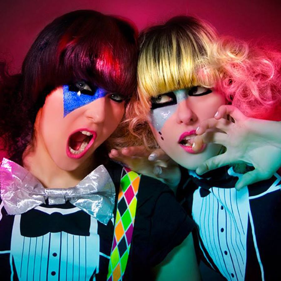 DavidSaenzmusic's tweet photo. Los 12+1 temas del electroclash en español. No puedo parar de bailar a @OjeteCalorGrupo @LadillaRusa @lasbistecs @losganglios Pedro Almodovar, Putilatex, Superplayback... #electro #subnopop #electrodisgusting #punk #electronica  https://t.co/f39Yl0nL0R https://t.co/q058HDpLUh