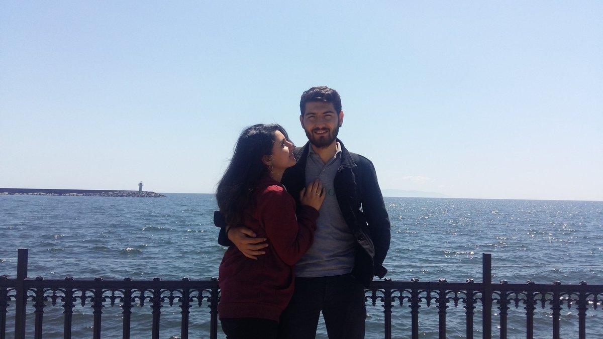umutaras492's tweet photo. Bakışların beni yakar dilinden balların akar,
Yokluğun sinemi yakar bu nasıl bir sevdayımış... #Uba #sevda #mutlulugum #all ❤❤❤💙💖💛 https://t.co/dULfeSndDt