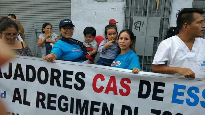 AngelaLivia5's tweet photo. #BonoParaTodos @FioreMolinelli @SINAMSSOP1 @FedCut @MTPE_Peru Los trabajadores CAS tambien tienen#familia@EsSaludPeru todos IGUAL trabajo= #BonoParaTodos https://t.co/lNKnfqPTi4