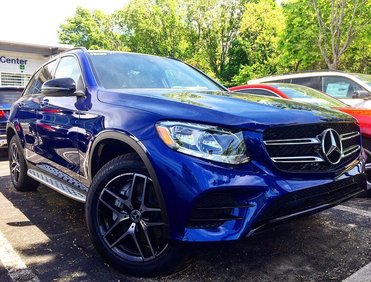 MercedesBenzNY's tweet photo. What makes the Brilliant Blue Metallic color even more “brilliant”? When it is paired with the #NightPackage on the GLC, of course! 🤩 #MercedesBenz #MercedesMonday https://t.co/UZc8pHLa5U