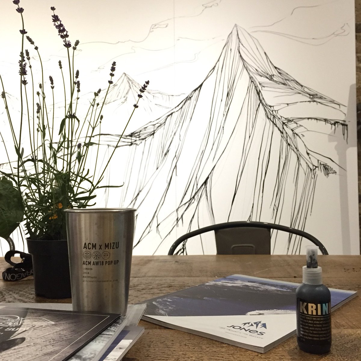 rp_roberts's tweet photo. Great first day at the @AllConMedia press week. Painting a large mural that attendees can work on with me #ACMpopup #rproberts https://t.co/HUS5UHB2x3