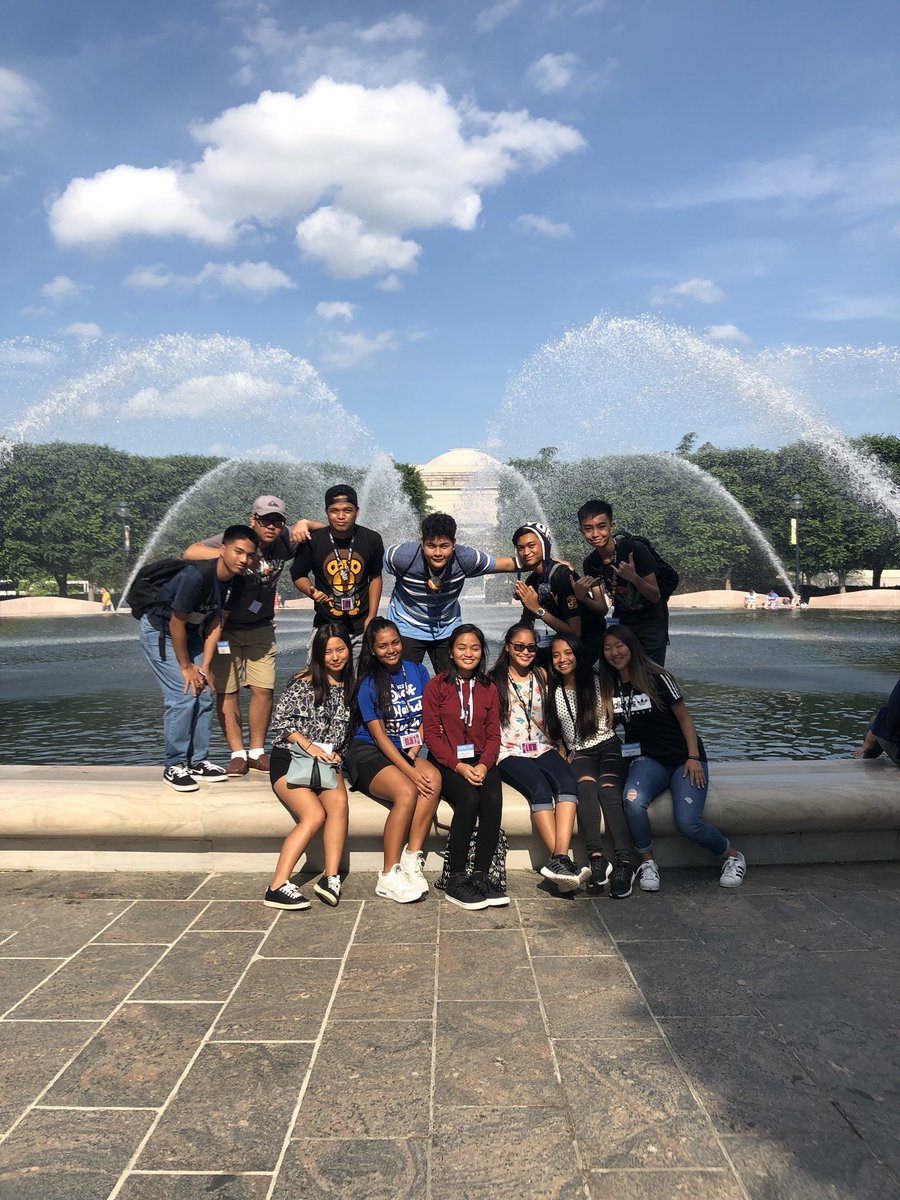 CUkatieC's tweet photo. .@CloseUp_DC from #CNMI pose in the National Gallery of Art sculpture garden! @ngadc https://t.co/ozH0dkkPjI
