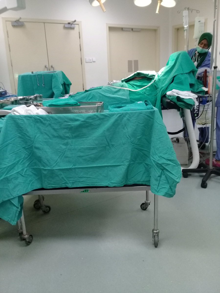 a_nzcell's tweet image. Take five for sahur. Laparotomy malam2 ni sesuatu jugak. #mengantuk