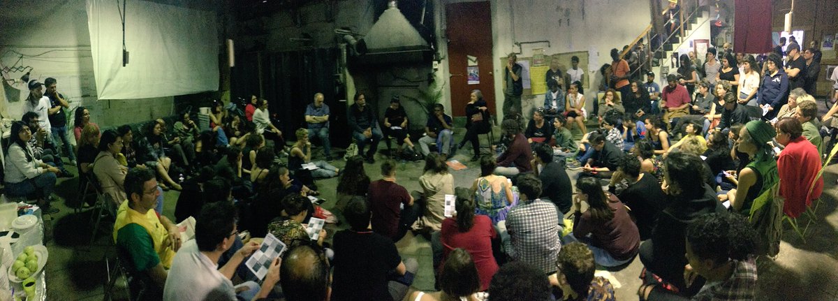 LaCasaColorida's tweet photo. Acompañando a conversa de @ProfGrosfoguel na encerrada contra as políticas migratorias en #Barcelona. 
#ElRacismeEstanca https://t.co/HBzQhcFMtj