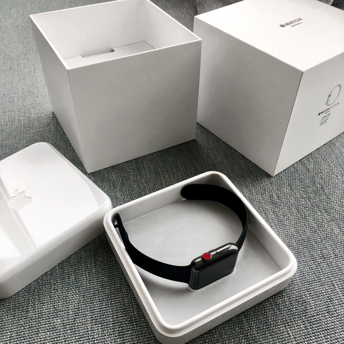 We just hit 10,000 followers! In celebration, I’m giving away:

A BRAND NEW APPLE WATCH SERIES EDITION 3!

To win, simply follow @FactManiac and retweet this tweet! That’s it! One lucky winner will be announced in 3 days. Good luck!

~The Fact Maniac 🌀🌀