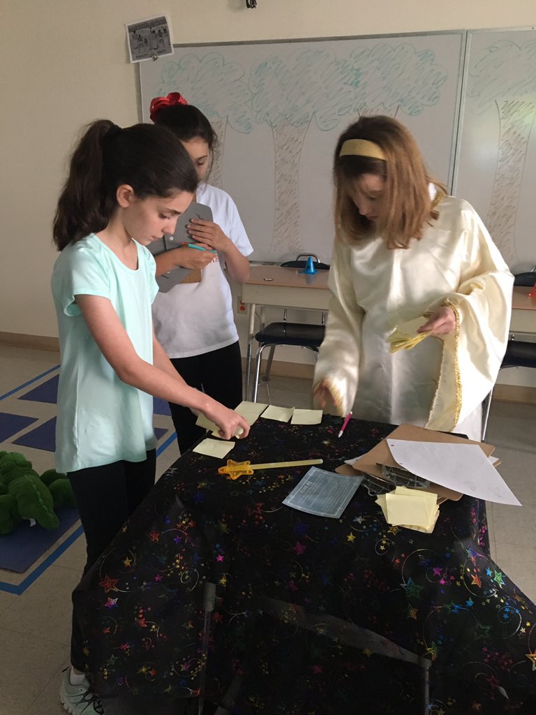 ashlibrary_ms's tweet image. Getting ready for exams by partnering up with 5th grade math and creating an escape room!! #learningisfun @ASHRosary @brynn_johnson_