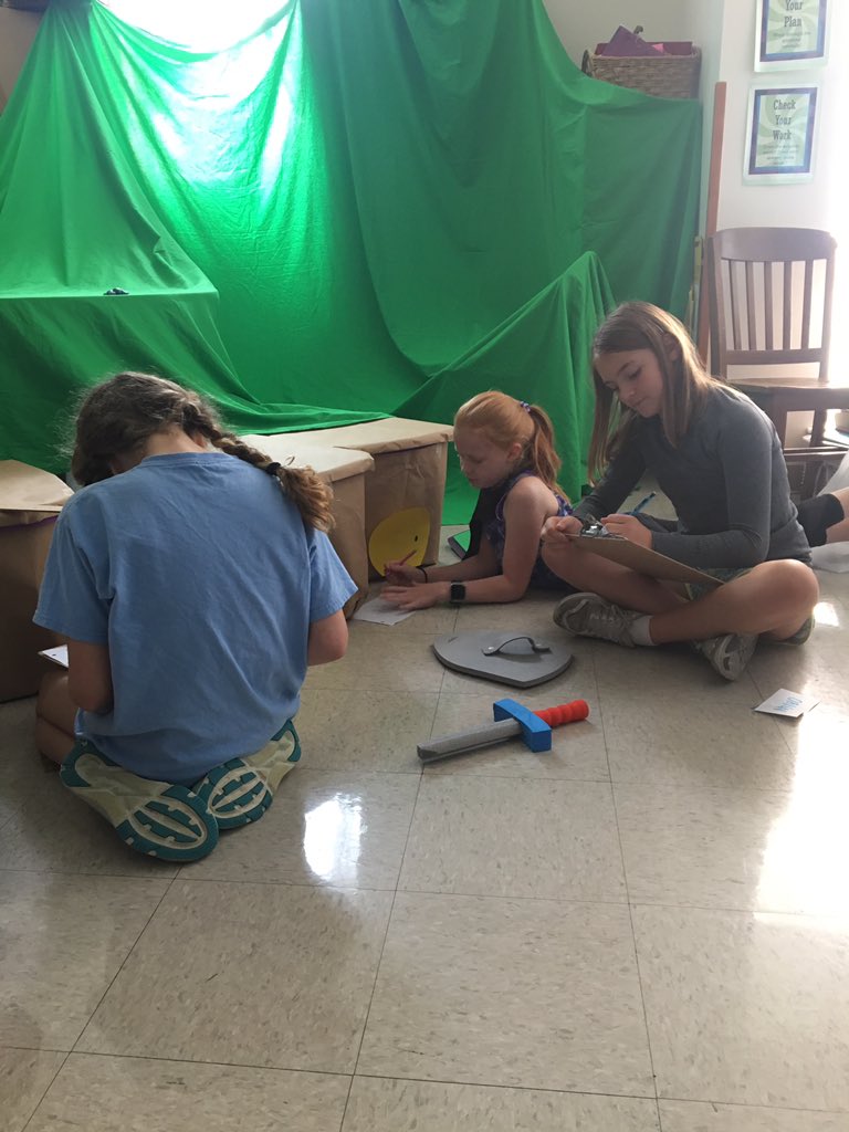 ashlibrary_ms's tweet image. Getting ready for exams by partnering up with 5th grade math and creating an escape room!! #learningisfun @ASHRosary @brynn_johnson_