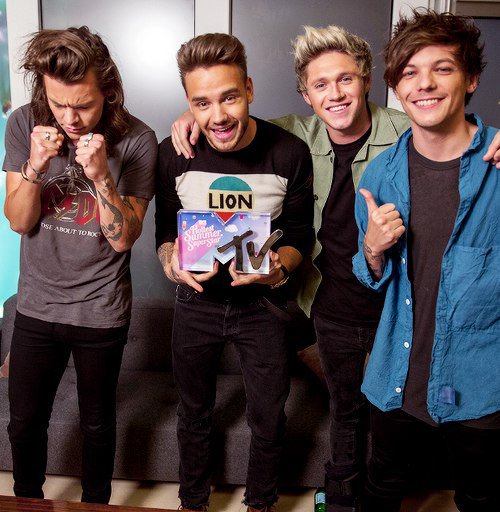 kevin281D's tweet image. #directionersdeservebetter 
#1DBBMAs #ivote1DBBMAs